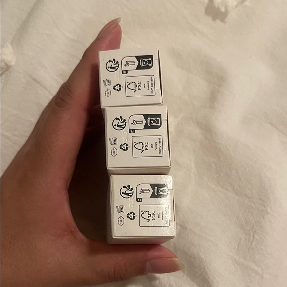 Fenty Beauty Gloss Bomb Oil Trio - Frosted Bunz, Rose Amber, Miss Jellyfish - Picture 6 of 7